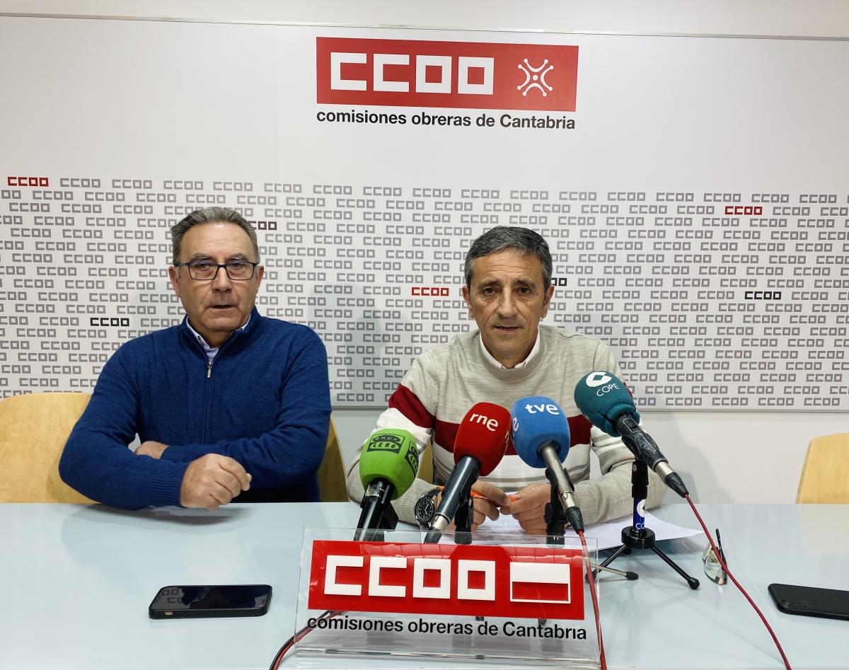 Carmelo Renedo, coordinador del sector autonmico de la FSC de CCOO en Cantabria, y Juan Carlos Rodrguez, delegado de CCOO y trabajador del servicio de carreteras