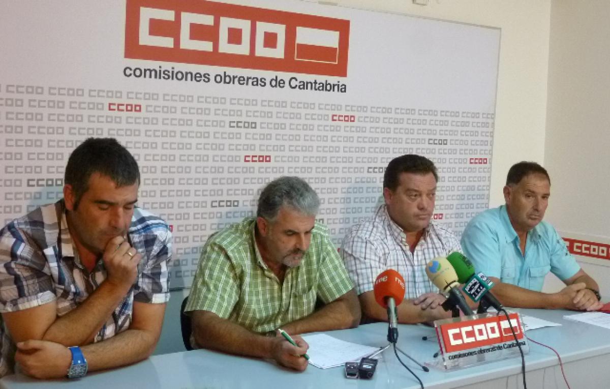 A la derecha, Pedro Garca y Emilio Martnez  de CCOO en la rueda de prensa