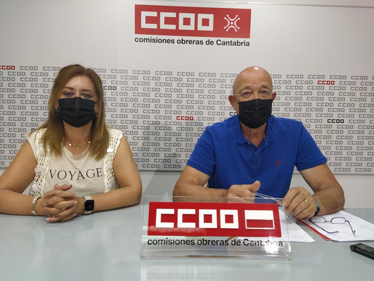 Carmen Ortega y Javier González, miembros de la Sección Sindical de CCOO en el Gobierno de Cantabria